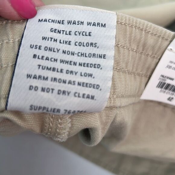 Saint John’s Bay tan elastic waist shorts size 42 NWT - Picture 15 of 15